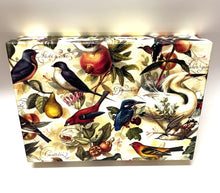 Lade das Bild in den Galerie-Viewer, Hemdbox "Birds & Fruits"