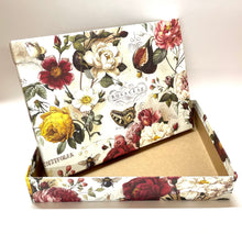 Lade das Bild in den Galerie-Viewer, Hemdbox "Roses"