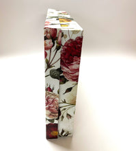 Lade das Bild in den Galerie-Viewer, Hemdbox "Roses"